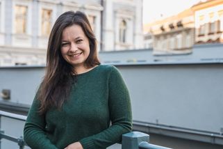 Místostarostka Prahy 3 žije na jihu Čech a bere plný plat. Standardní to není, potvrzuje radnice - Novinky